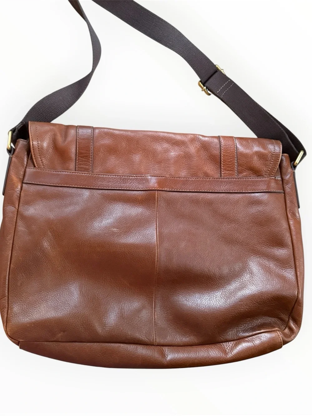 Fossil Travis Leather Messenger Bag in brown leather.